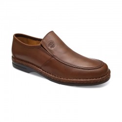 Natural leather moccasin in caoba color.