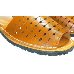 INDIANA MENORQUINA: NATURAL SKIN IN BRAIDED LEATHER COLOR.