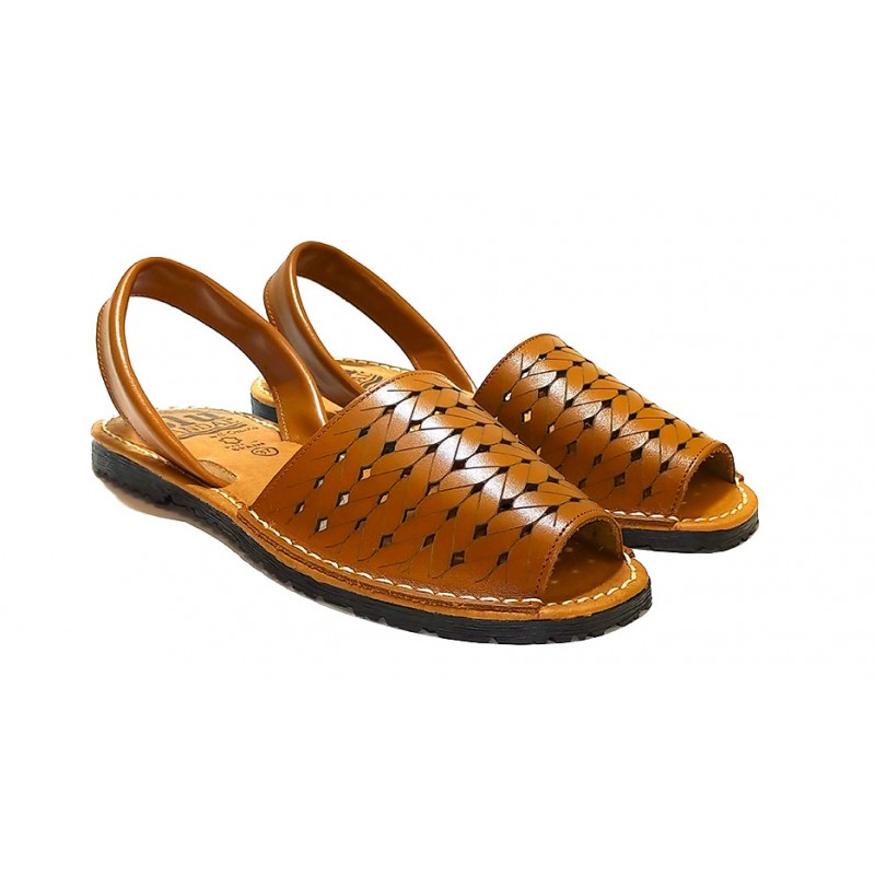 INDIANA MENORQUINA: NATURAL SKIN IN BRAIDED LEATHER COLOR.