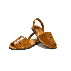 INDIANA MENORQUINA: NATURAL SKIN IN BRAIDED LEATHER COLOR.