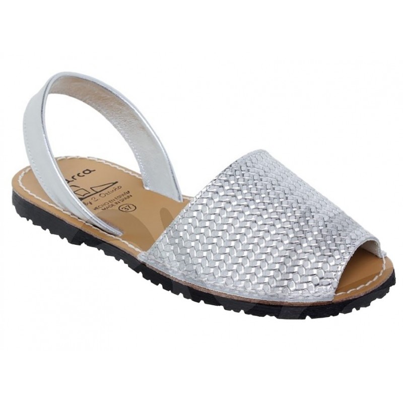 MENORQUINA: 522AV LOW SANDAL NATURAL LEATHER IN SILVER.