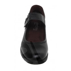 ZAPATO CERRADO CUÑA PIEL COLOR NEGRO.