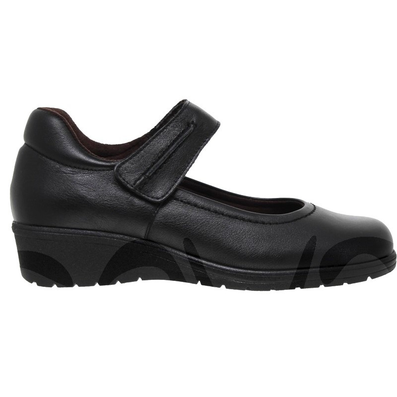 ZAPATO CERRADO CUÑA PIEL COLOR NEGRO. ZAPATO CERRADO CUÑA PIEL COLOR NEGRO.