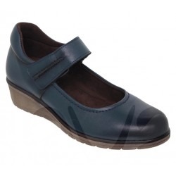 ZAPATO CERRADO CUÑA VELCRO PIEL COLOR AZUL.